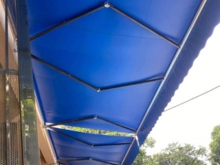 Mái thả: Giải pháp hiện đại cho hàng quán tạp hóa và quán cafe tận hưởng không gian ngoài trời